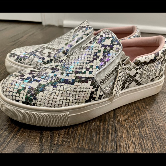 Steve Madden Other - 3/$10! Steve Madden Youth Iridescent snake skin shoe (size 1 youth)